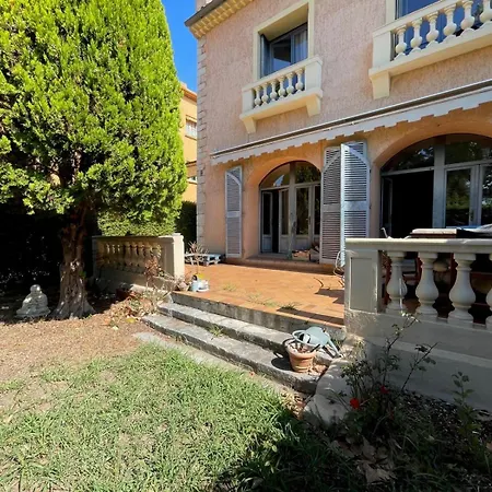 Loubet, Maison En Lejlighed